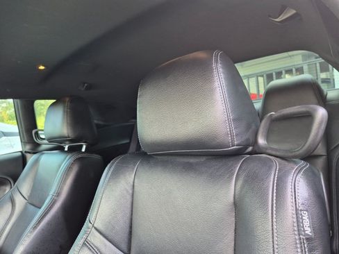 Used 2019 Dodge Challenger SXT RWD image 5