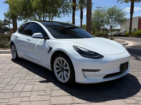 Used 2022 Tesla Model 3 Standard Range RWD image 1