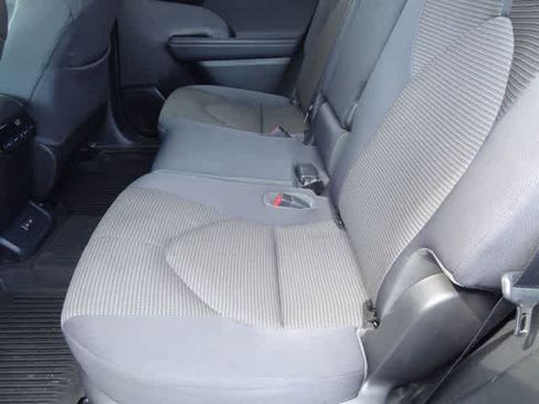 Used 2022 Toyota Highlander LE AWD/4WD image 8
