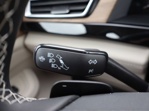 Used 2024 Volkswagen Atlas SE image 23