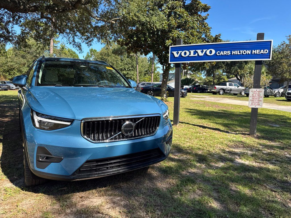 Used 2024 Volvo XC40 B5 Plus w/ Climate Package AWD/4WD image 2