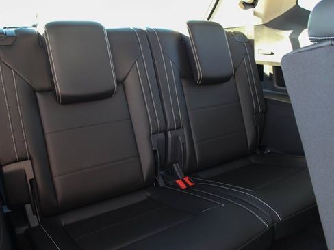 Used 2023 Volkswagen Atlas SE image 14