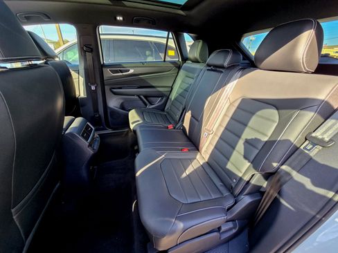 Used 2024 Volkswagen Atlas Cross Sport SEL image 5