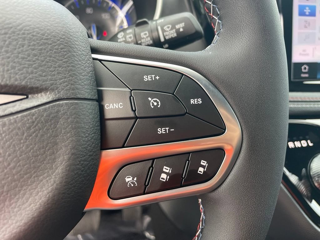 New 2027 Chrysler Pacifica Select FWD image 33