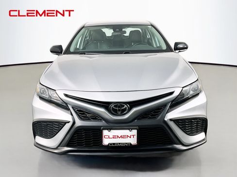 Used 2023 Toyota Camry SE FWD image 3