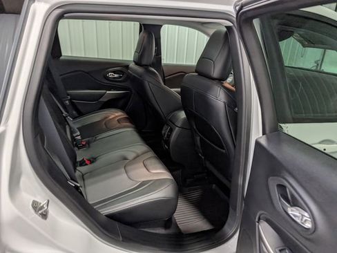 Used 2022 Jeep Cherokee Latitude Lux w/ Sun & Sound Group AWD/4WD image 26