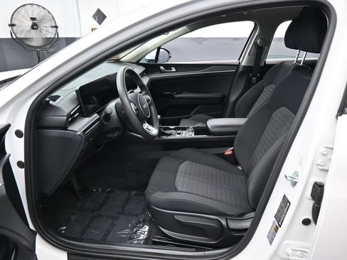 Used 2025 Kia K5 LXS FWD image 10
