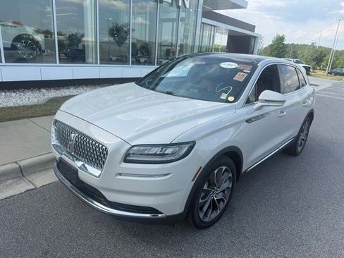 Used 2022 Lincoln Nautilus Reserve AWD/4WD image 2