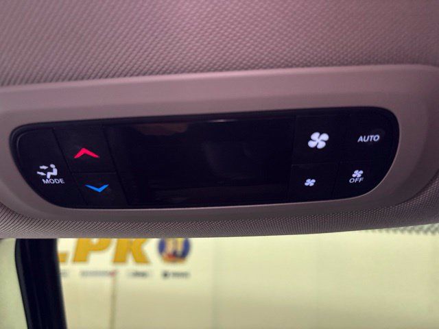 Used 2024 Chrysler Pacifica Limited FWD image 43