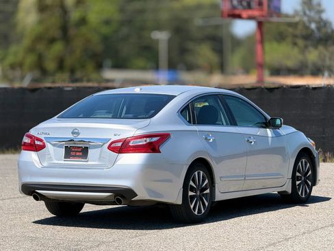 Used 2017 Nissan Altima 2.5 SV image 9