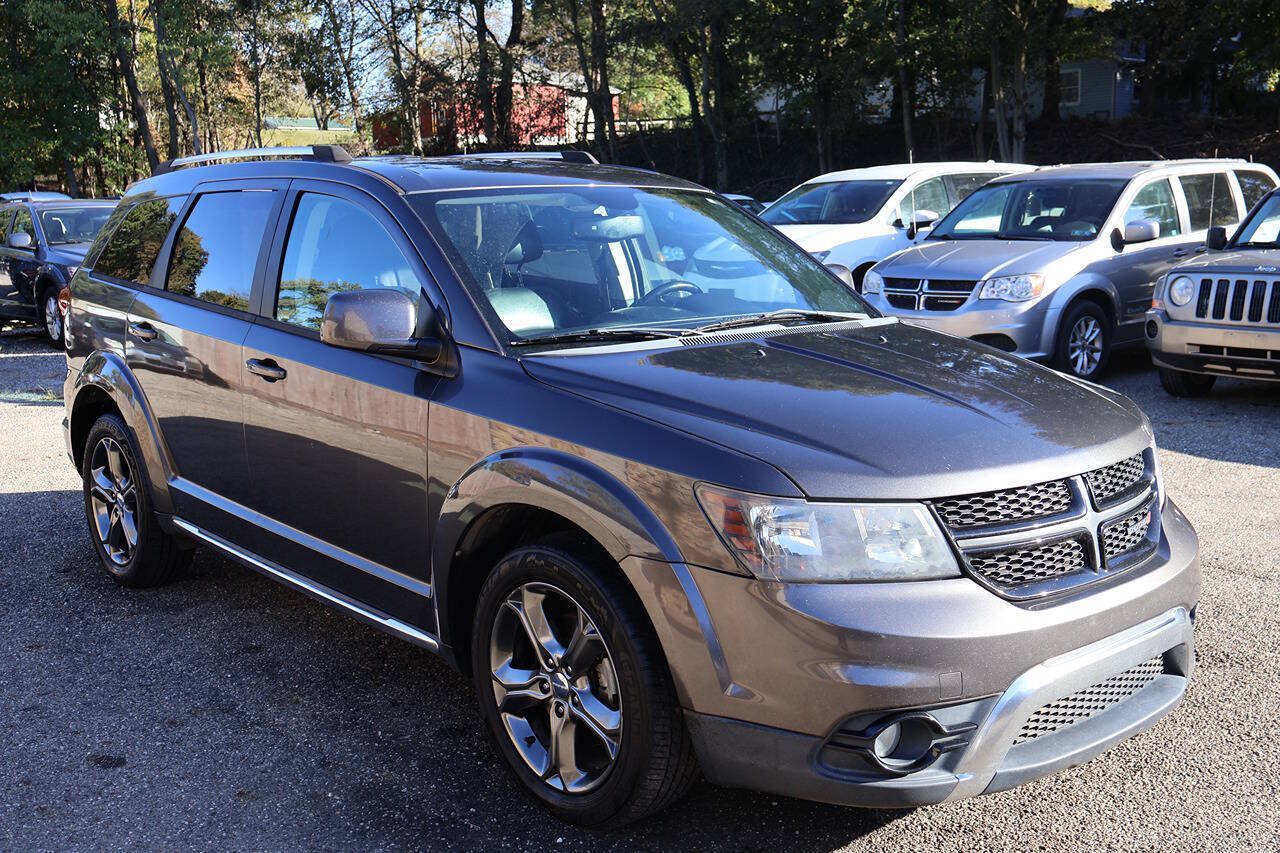 Used 2017 Dodge Journey Crossroad FWD image 1
