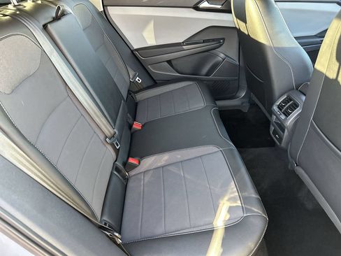 Used 2022 Volkswagen Taos SE AWD/4WD image 9