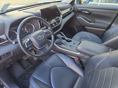 Used 2023 Toyota Highlander XLE image 26