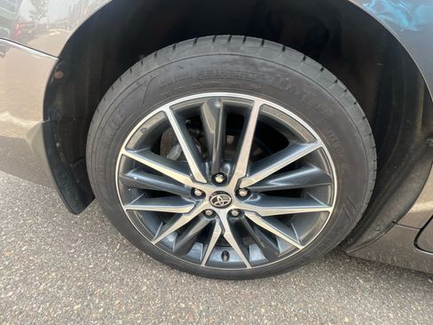Used 2021 Toyota Camry XLE FWD image 4