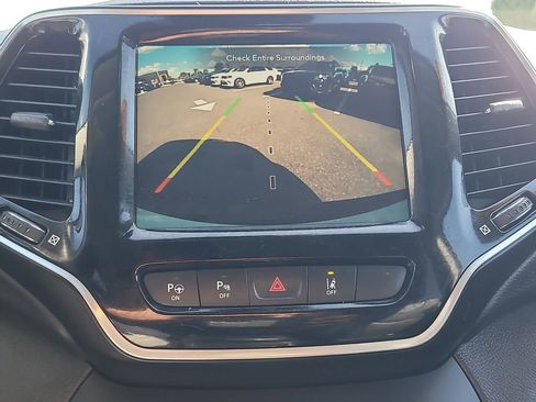 Used 2020 Jeep Cherokee Limited w/ Technology Group AWD/4WD image 25