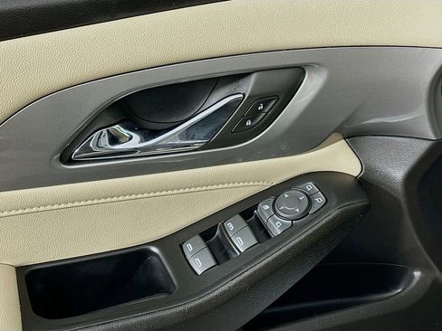 Used 2023 Chevrolet Traverse LT w/ LT Premium Package image 24