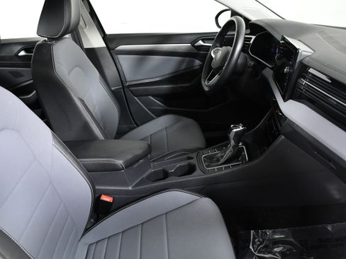 Used 2025 Volkswagen Jetta SE image 26