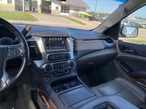 Used 2019 Chevrolet Suburban Premier AWD/4WD image 29