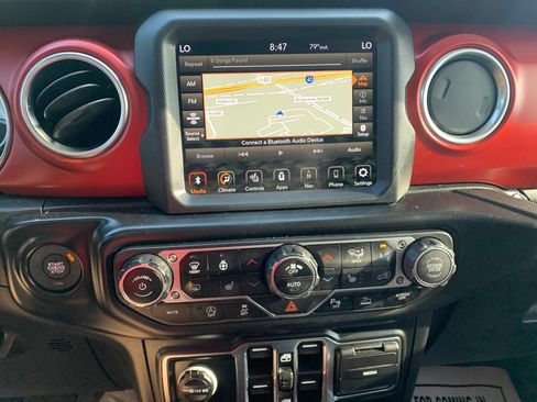 Used 2023 Jeep Wrangler Unlimited Rubicon AWD/4WD image 12