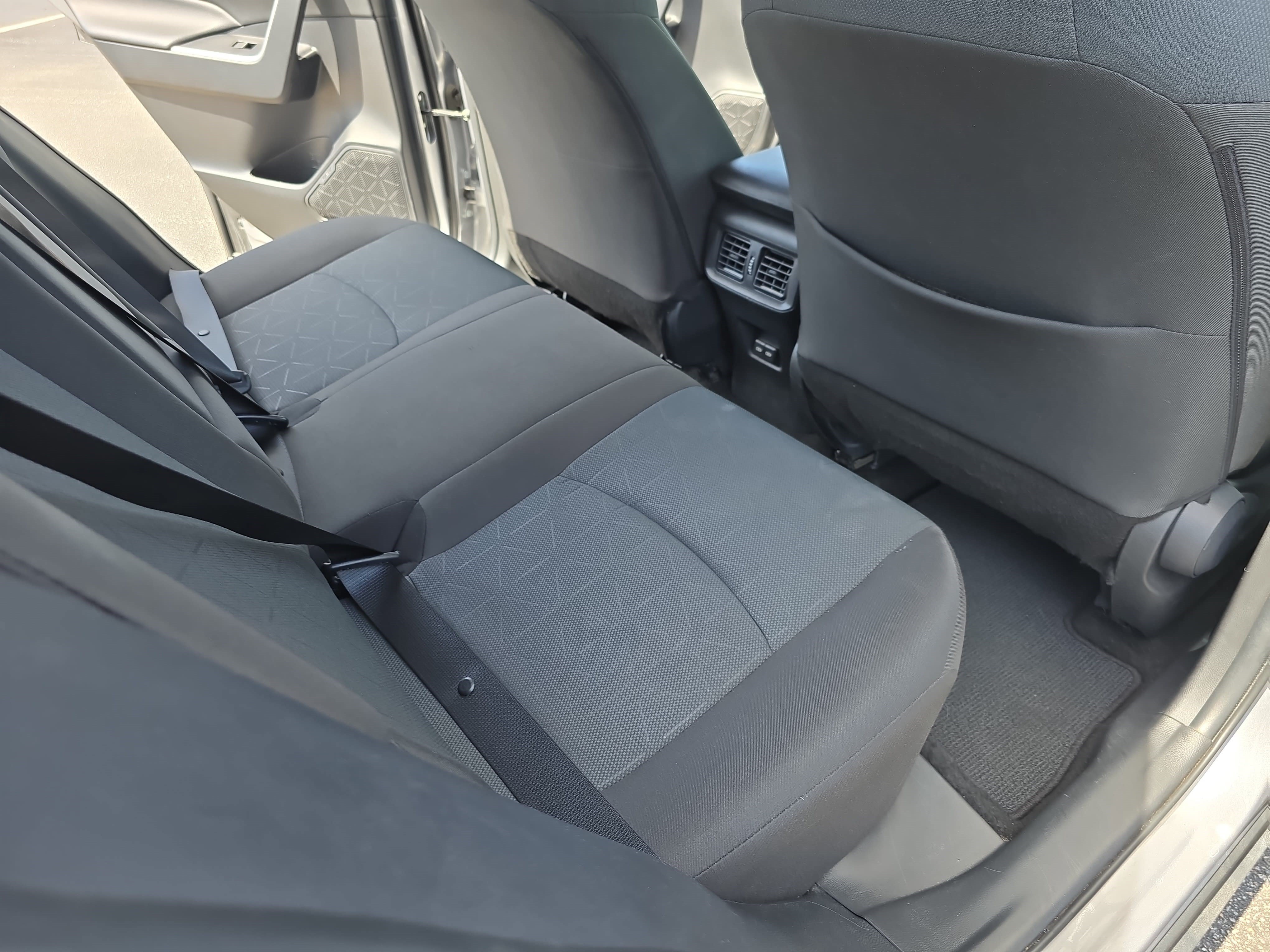 Used 2025 Toyota RAV4 XLE FWD image 11