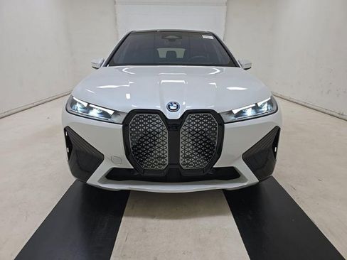 Used 2023 BMW iX xDrive50 w/ Sport Package AWD/4WD image 2