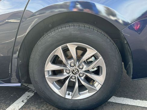 Used 2021 Toyota Sienna LE image 6