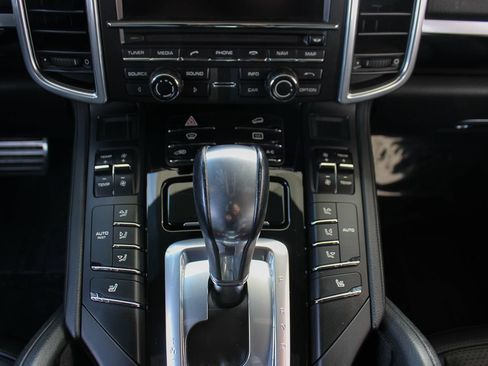 Used 2016 Porsche Cayenne AWD/4WD image 36