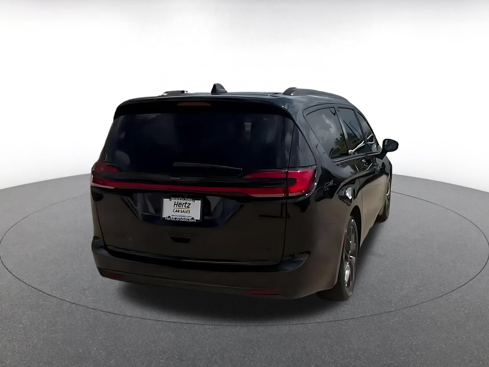 Used 2025 Chrysler Pacifica Limited FWD image 14