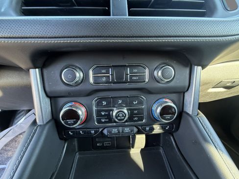 Used 2021 GMC Yukon SLT w/ SLT Premium Package image 23