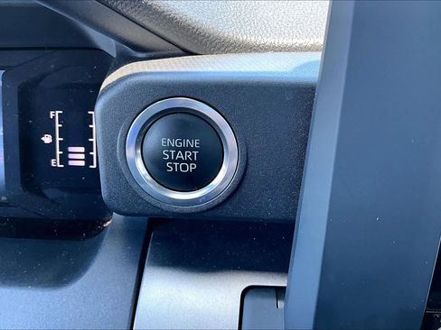 Used 2025 Toyota 4Runner SR5 AWD/4WD image 34