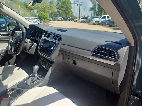 Used 2021 Volkswagen Tiguan SE image 21