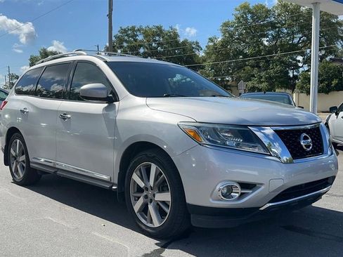 Used 2015 Nissan Pathfinder Platinum FWD image 5