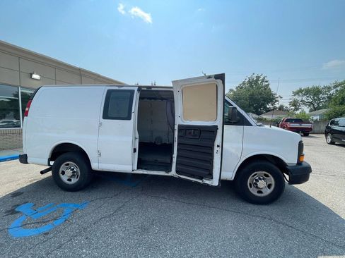 Used 2012 Chevrolet Express 3500 image 10
