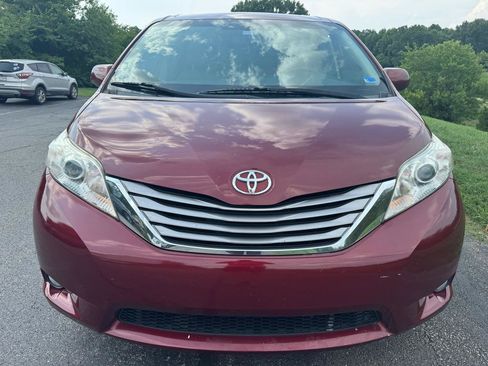 Used 2015 Toyota Sienna XLE Premium FWD image 17