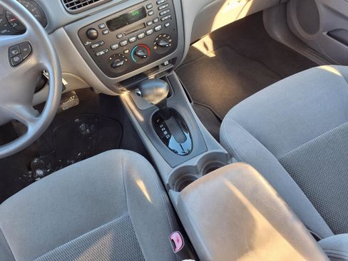 Used 2003 Ford Taurus SE image 8