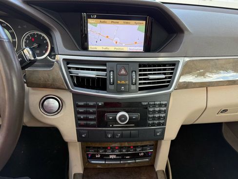 Used 2010 Mercedes-Benz E 350 4MATIC Sedan image 12