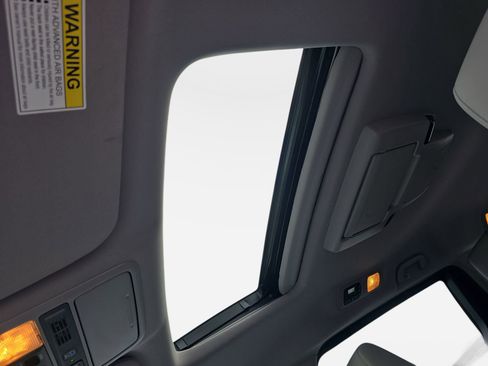 Used 2023 Honda Odyssey Touring image 30