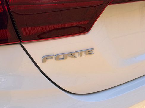 Used 2023 Kia Forte LXS FWD image 8