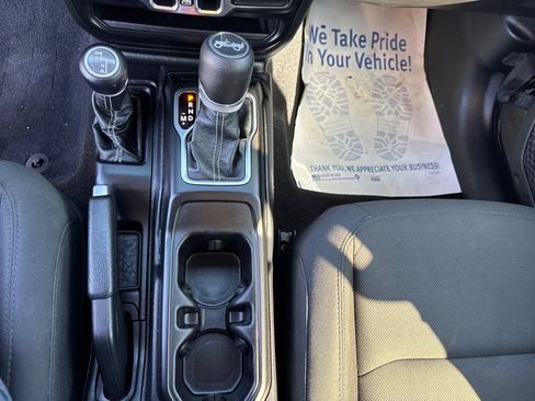 Used 2020 Jeep Wrangler Unlimited Sahara w/ Uconnect 4C Nav & Sound Group image 15