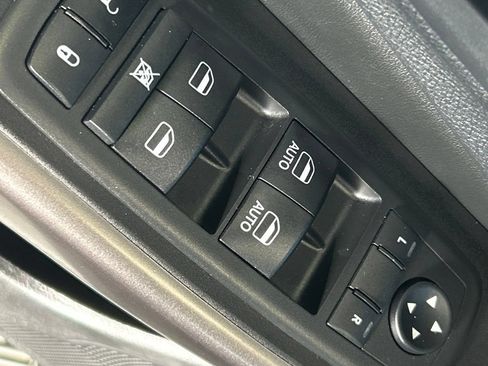 Used 2019 Jeep Cherokee Latitude Plus w/ Comfort/Convenience Group AWD/4WD image 13