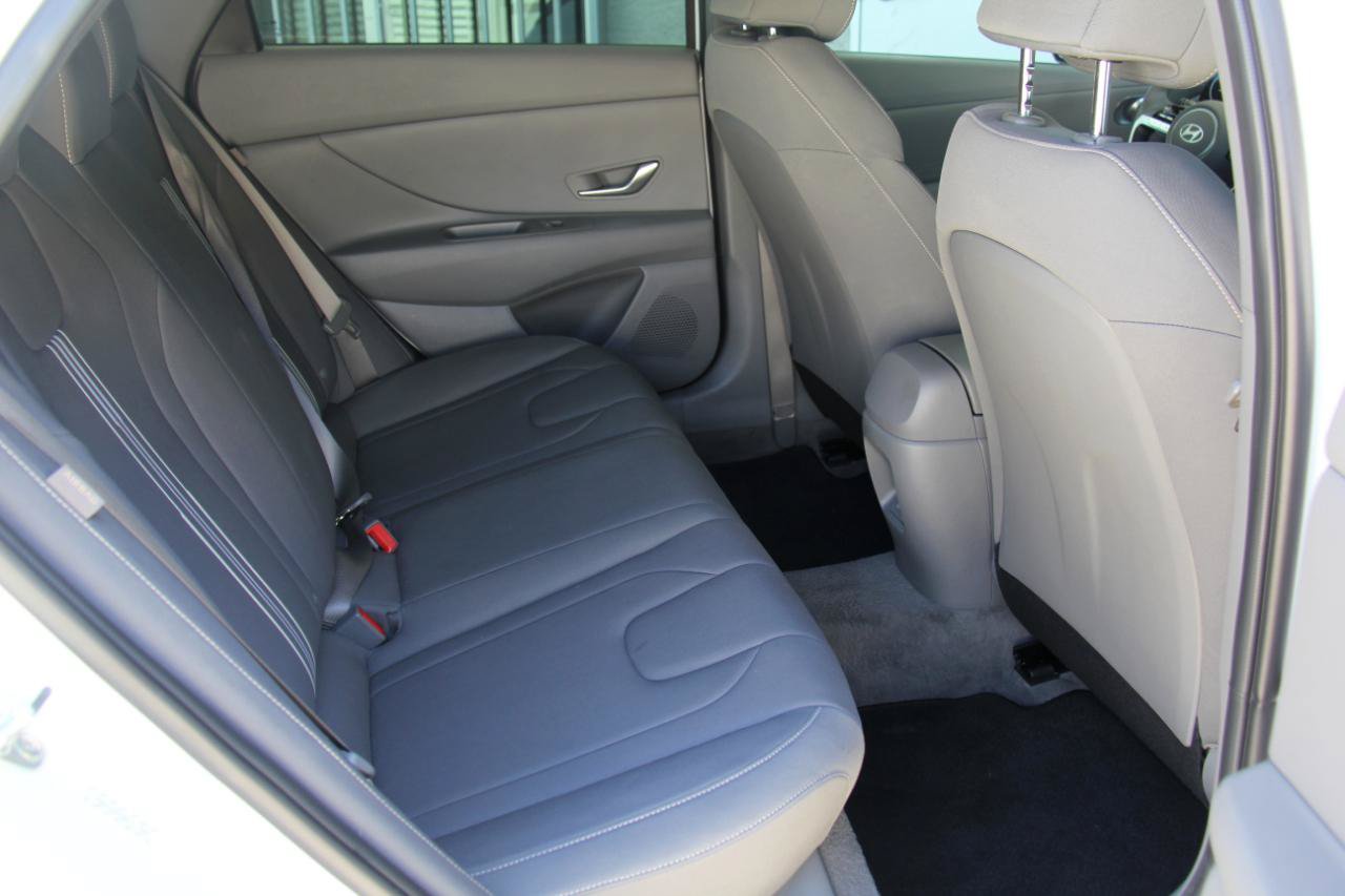 Used 2024 Hyundai Elantra SEL FWD image 37