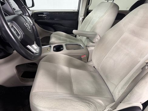 Used 2014 Dodge Grand Caravan SXT w/ UConnect Hands-Free Group FWD image 10