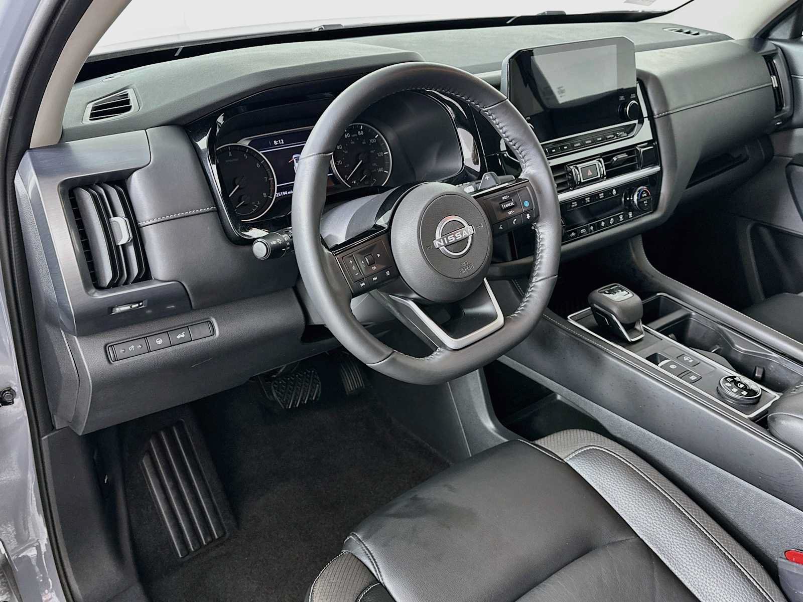 Used 2022 Nissan Pathfinder SL AWD/4WD image 4