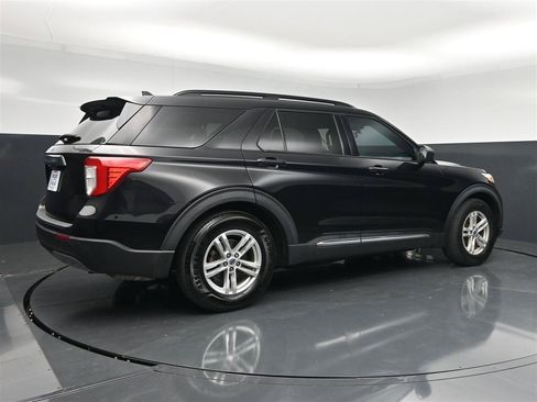 Used 2021 Ford Explorer XLT w/ Equipment Group 202A RWD image 5