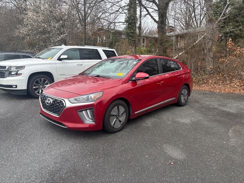 Used 2022 Hyundai Ioniq SE image 1