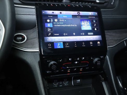 Used 2023 Jeep Grand Cherokee Limited w/ Luxury Tech Group II image 27