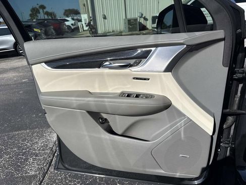 Used 2020 Cadillac XT6 Premium Luxury image 18