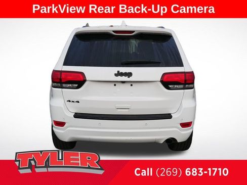 Used 2018 Jeep Grand Cherokee Altitude AWD/4WD image 7