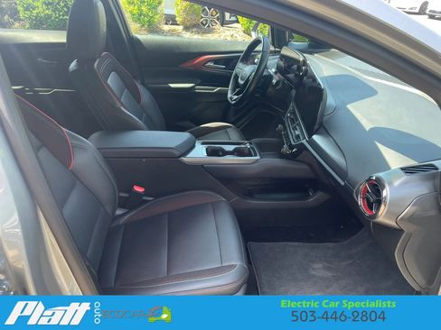 Used 2024 Chevrolet Equinox EV RS FWD image 55