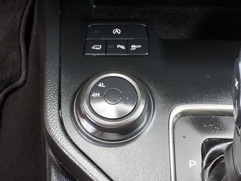 Used 2019 Ford Ranger XLT w/ Equipment Group 302A Luxury AWD/4WD image 12